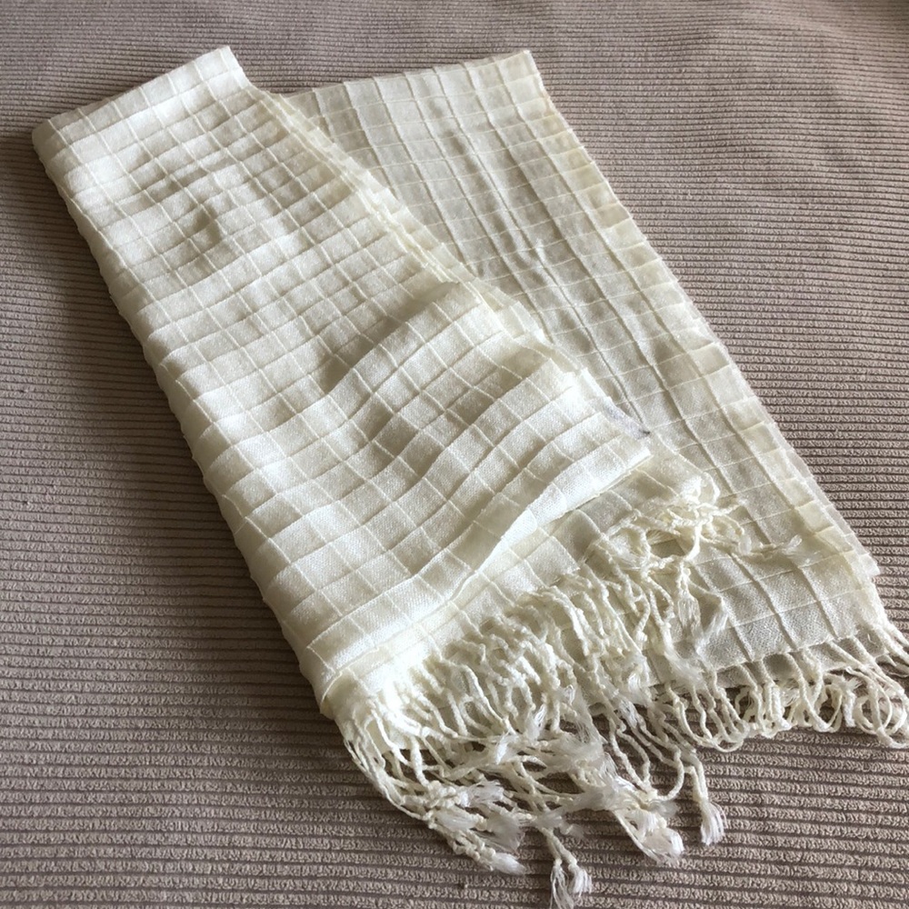 Scarf.  Oblong.  Cream color.